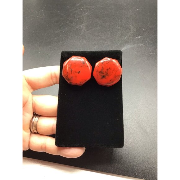 Red Bakelite Earrings Octagonal Marbled Swirls Vintage Clip-On Earrings - Picture 2 of 7